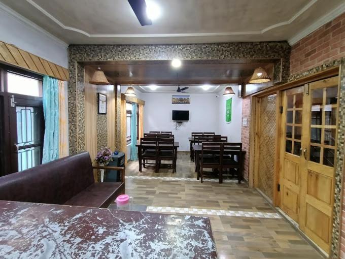 Srīnagar Hotel Kashmir Inn מראה חיצוני תמונה